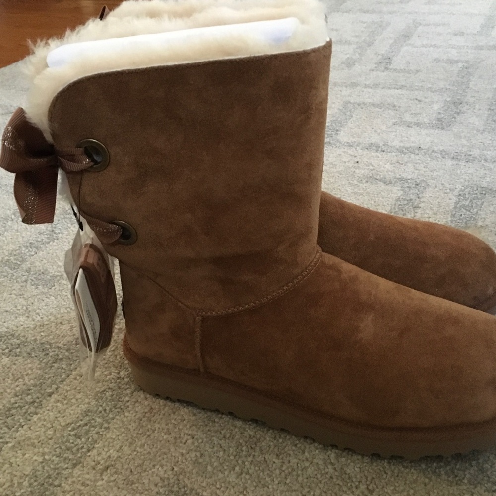 UGG BAILEY BOW SHORT WOMAN’S BOOTS SIZE 11,